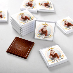 1 Yaş Fotoğraflı Erkek Bebek Çikolatası 48 Adet Madlen Çikolata Sunum Kutulu - 2