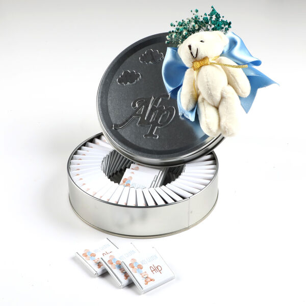 Ayıcık Figürlü Erkek Bebek Çikolatası (Metal Yuvarlak Kutu) 50 Adet Madlen - 1