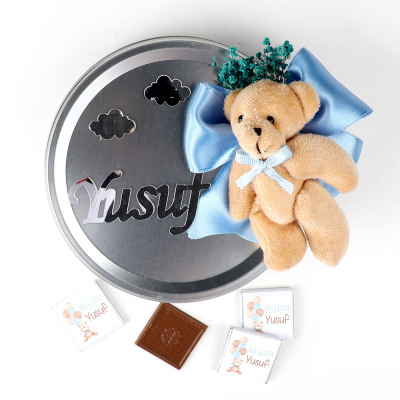 Ayıcık Figürlü Erkek Bebek Çikolatası (Metal Yuvarlak Kutu) 50 Adet Madlen+Kolonya+Afiş - 3