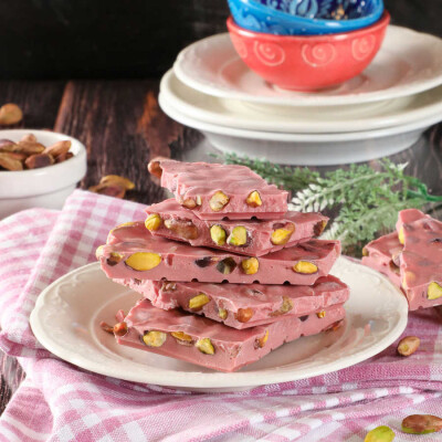 Bayramyeri Kırık Ruby Antep Fıstıklı Çikolata 300g - Hacı Şerif