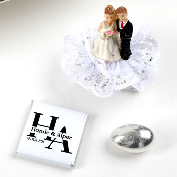 Çift Katlı Sunumlukta İsimli Gelin Damat Dekorlu Söz Nişan Kız İsteme Çikolatası - 4