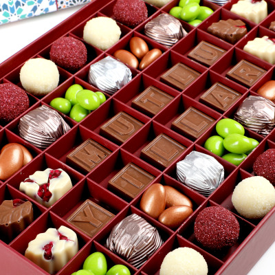 Doğum Günü Hediyesi (Mutlu Yıllar) Motif Desenli Büyük Kutuda Lezzet Şöleni - 2