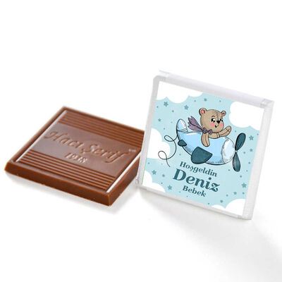 Etiket Baskılı Biblolu Erkek Bebek Çikolatası (Metal Yuvarlak Kutu) 50 Adet Madlen Çikolata +Gül Suyu Hediyeli - 3