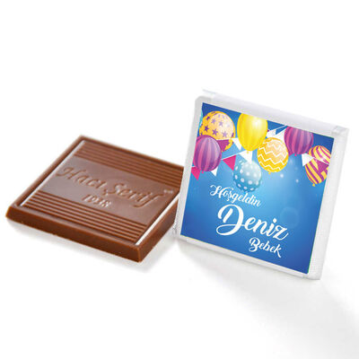 Etiket Baskılı Biblolu Erkek Bebek Çikolatası (Metal Yuvarlak Kutu) 50 Adet Madlen Çikolata +Gül Suyu Hediyeli - 4