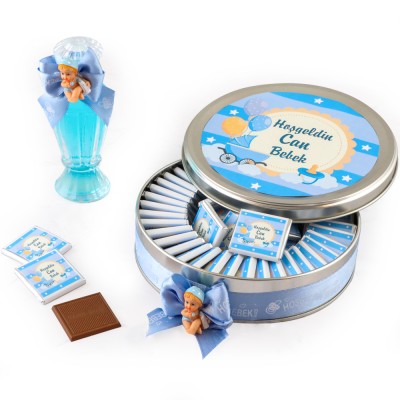 Etiket Baskılı Biblolu Erkek Bebek Çikolatası (Metal Yuvarlak Kutu) 50 Adet Madlen Çikolata +Gül Suyu Hediyeli - 13