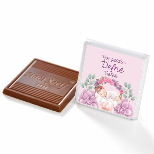 Etiket Baskılı Biblolu Kız Bebek Çikolatası (Metal Yuvarlak Kutu) 50 Adet Madlen Çikolata +Gül Suyu Hediyeli - 1