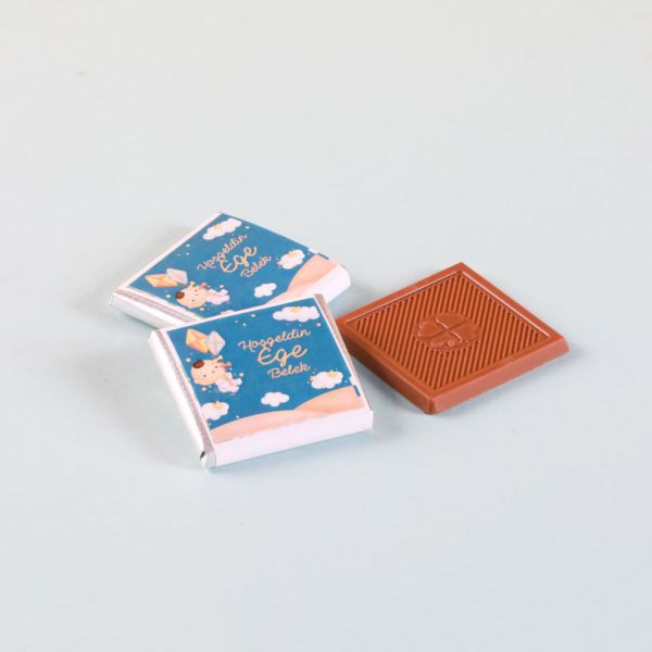 Etiket Baskılı Erkek Bebek Çikolatası (Düz Metal Yuvarlak Kutu) 50 Adet Madlen+Kolonya Hediyeli