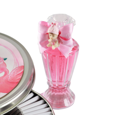 Flamingo Etiket Baskılı Biblolu Kız Bebek Çikolatası (Metal Yuvarlak Kutu) 70 Adet Madlen Çikolata +Gül Suyu Hediyeli