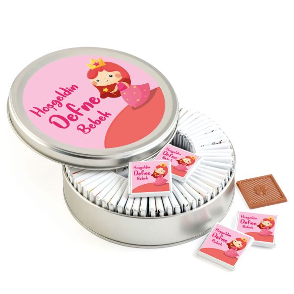 Etiket Baskılı Kız Bebek Çikolatası (Düz Metal Yuvarlak Kutu) 70 Adet Madlen - 1