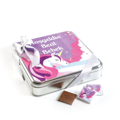 Etiket Baskılı Kız Bebek Çikolatası (Kare Metal Kutu) 100 Adet Madlen - 11