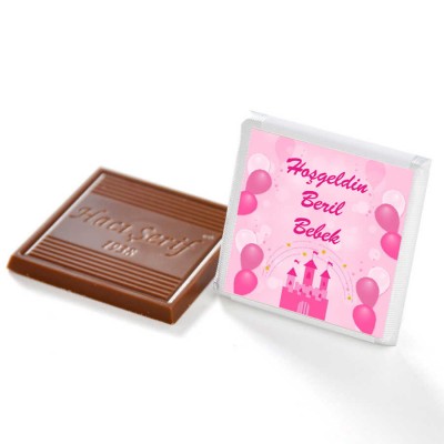 Etiket Baskılı Kız Bebek Çikolatası (Kare Metal Kutu) 100 Adet Madlen - 1