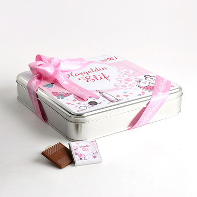 Etiket Baskılı Metal Kutuda 70 Adet Kız Bebek Çikolatası - 11