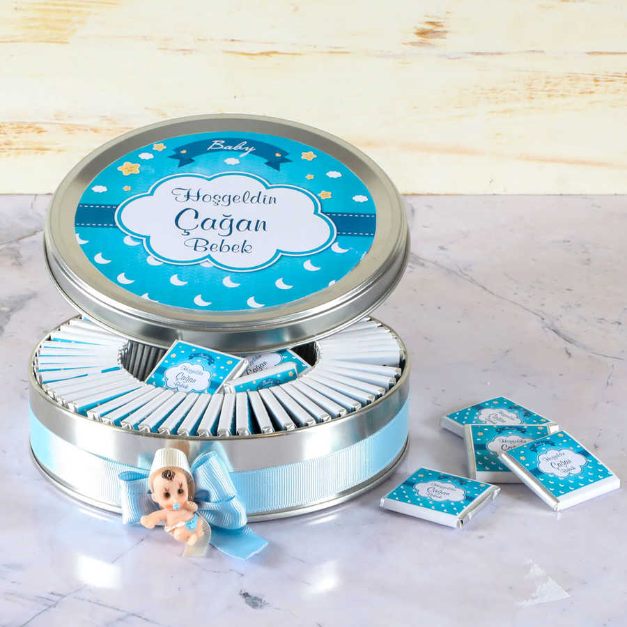Etiketli Erkek Bebek Çikolatası (Metal Yuvarlak Kutu) 70 Adet Madlen