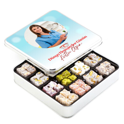 Fotoğraflı 12 Mayıs Hemşireler Günü Hediyesi Karışık Çifte Kavrulmuş Lokum (Metal Kutu) - 1