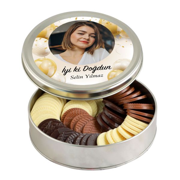 Fotoğraflı Doğum Günü Hediyesi Yuvarlak Madlen Çikolata (Metal Yuvarlak Kutu) - Gold Balonlu - 1