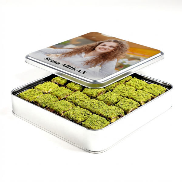 Fotoğraflı İsimli Hediye İçi Dışı Antep Fıstıklı Çikolatalı Bohça Lokum (Metal Kutu) - 3