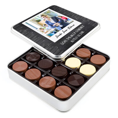 Fotoğraflı İsimli Öğretmenler Günü Hediyesi 64 Adet Yuvarlak Madlen Çikolata (Metal Kutu) - Hacı Şerif