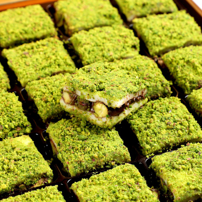 İçi Dışı Antep Fıstıklı Çikolatalı Bohça Lokum (Gold Kutu) - 5