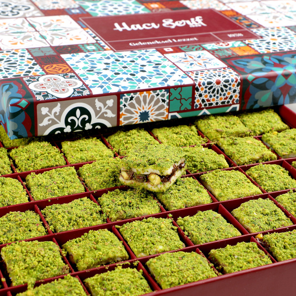 İçi Dışı Antep Fıstıklı Çikolatalı Bohça Lokum (Motif Desenli Kutu) 750g - 3