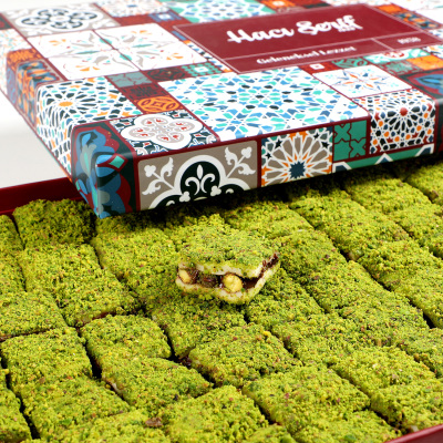 İçi Dışı Antep Fıstıklı Çikolatalı Bohça Lokum (Motif Desenli Kutu) 1200g - 3