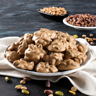 Karamelli Antep Fıstıklı Roş Çikolata 300g - Hacı Şerif