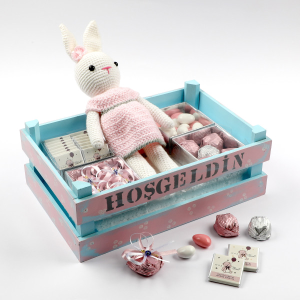 Kız Bebek Çikolatası Oyuncaklı Hediye Kutusu - 1