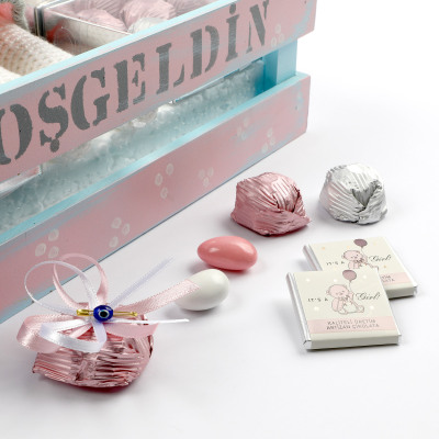 Kız Bebek Çikolatası Oyuncaklı Hediye Kutusu - 2