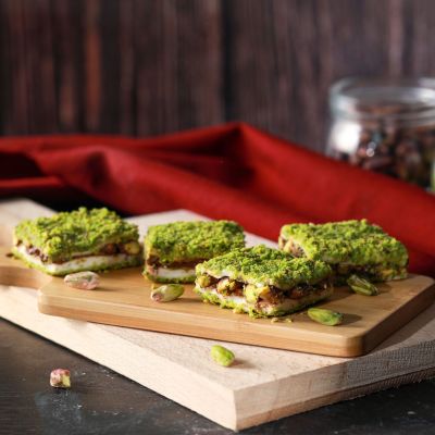 Öğretmenler Günü Hediyesi İçi Dışı Antep Fıstıklı Çikolatalı Bohça Lokum (Metal Kutu) - 3