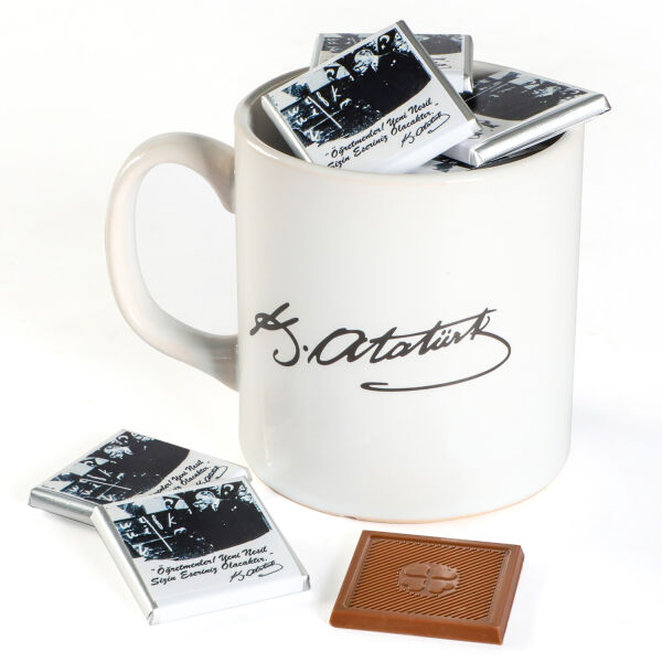 ​Öğretmenler Günü Hediyesi İmzalı Kupada 20 Madlen Çikolata - 1