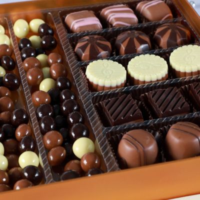 Sevgililer Günü Hediyesi Kahve Drajeli Special Çikolata 490g (Krem Kutu) - Siyah - 2