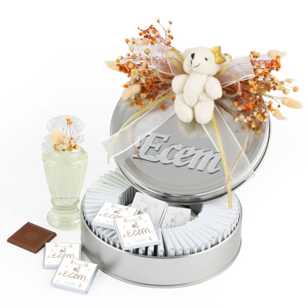 Turuncu Ayıcık Figürlü 1 Yaş Bebek Çikolatası (Metal Yuvarlak Kutu) 50 Adet Madlen+Kolonya+Afiş - 2