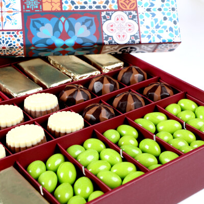 Yılbaşı Hediye Çikolata Seti - Motif Desenli Büyük Kutuda Lezzet Şöleni - 2