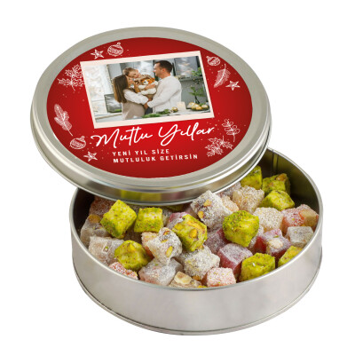 Kendi Fotoğrafınızla Yılbaşı Hediyesi Çifte Kavrulmuş Lokum (Metal Yuvarlak Kutu) 300g - Hacı Şerif