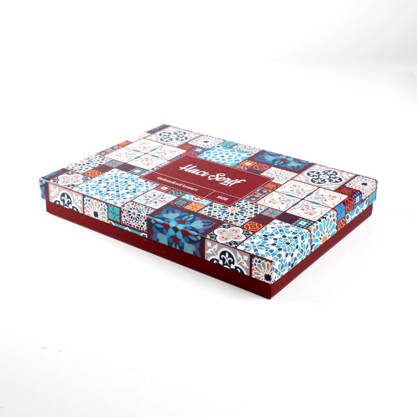 Yılbaşı Hediyesi (Mutlu Yıllar) Motif Desenli Büyük Kutuda Lezzet Şöleni - 2