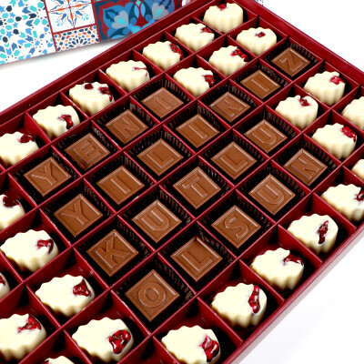 Yılbaşı Hediyesi (Yeni Yılınız Kutlu Olsun) Motif Desenli Büyük Kutuda Special ve Harf Çikolata - 2